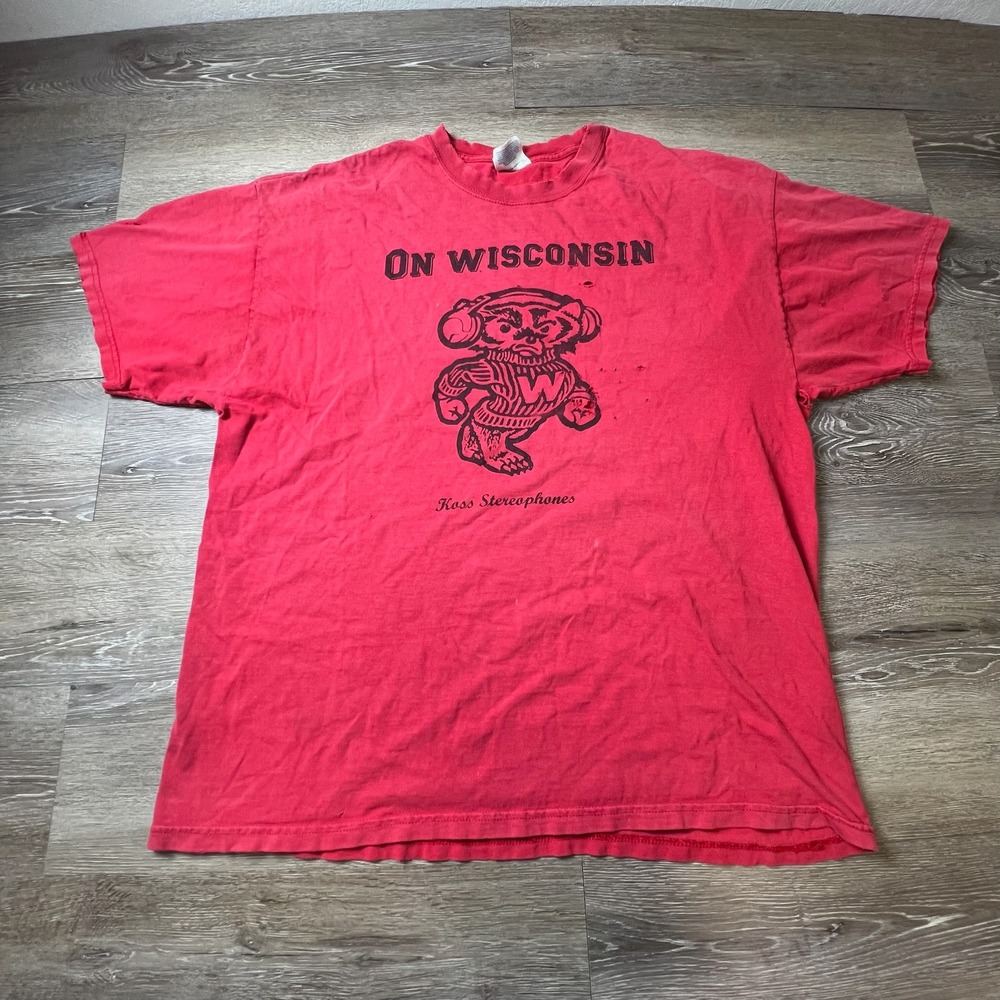 Hanes T-Shirt Mens XL Red Wisconsin Badgers Bucky Badger Koss Thrashed Vintage